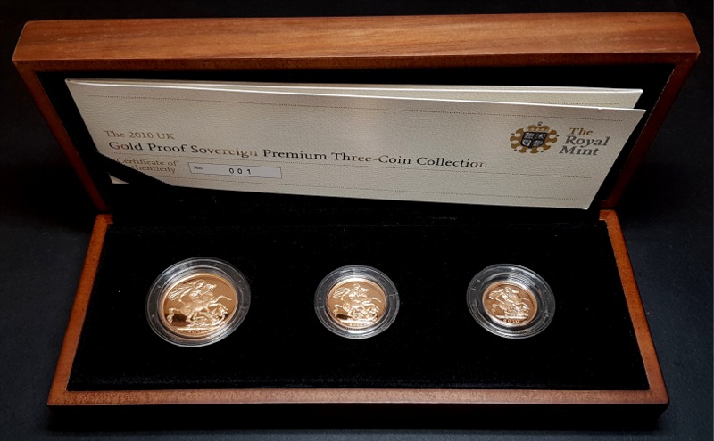 2010 gold proof sovereign 3 coin set box.jpg