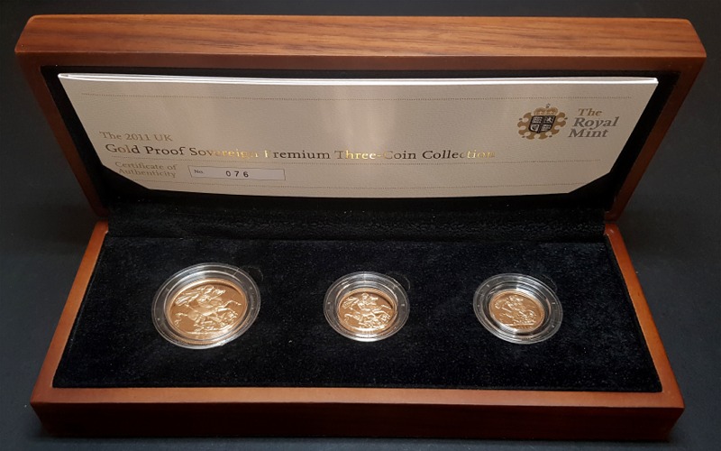2011 gold proof sovereign 3 coin set box.jpg