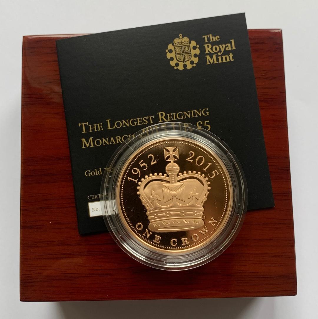 2015 longest reigning monarch gold proof five pounds.jpg